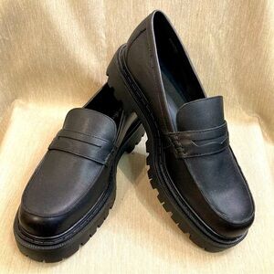 Elegant Black Leather Loafers for Women